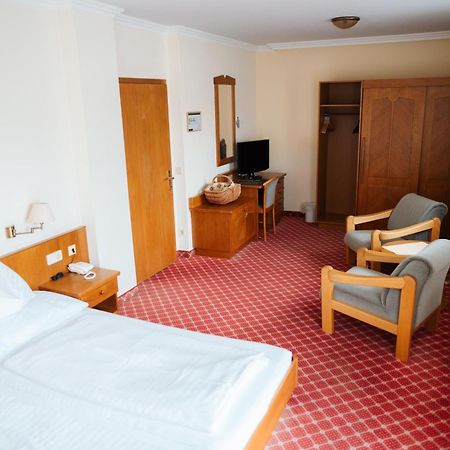Seehotel Ressmann Дроболах ам Фаакерзее Екстериор снимка