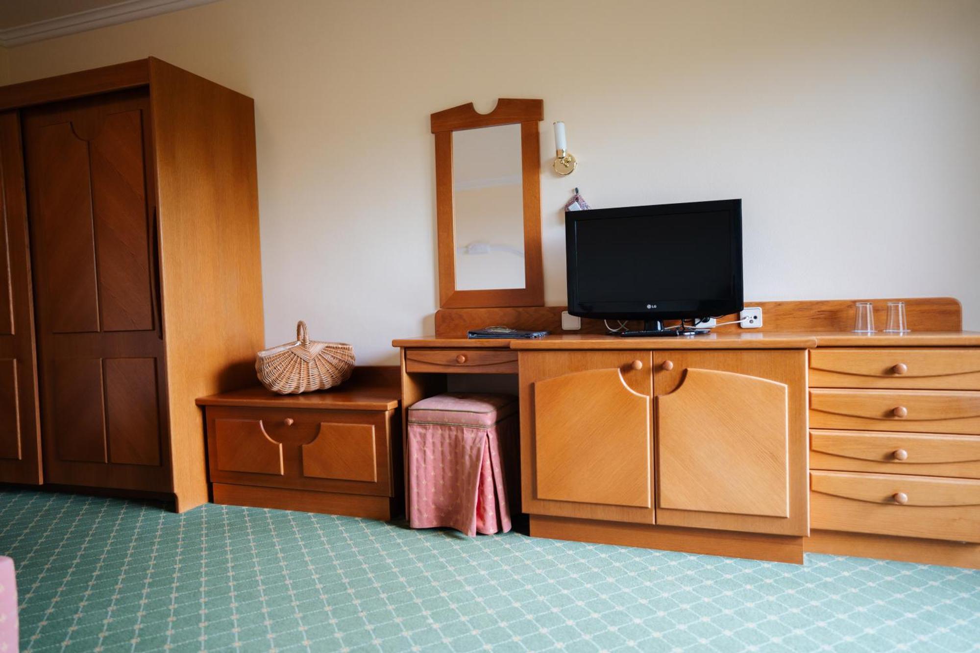 Seehotel Ressmann Дроболах ам Фаакерзее Екстериор снимка