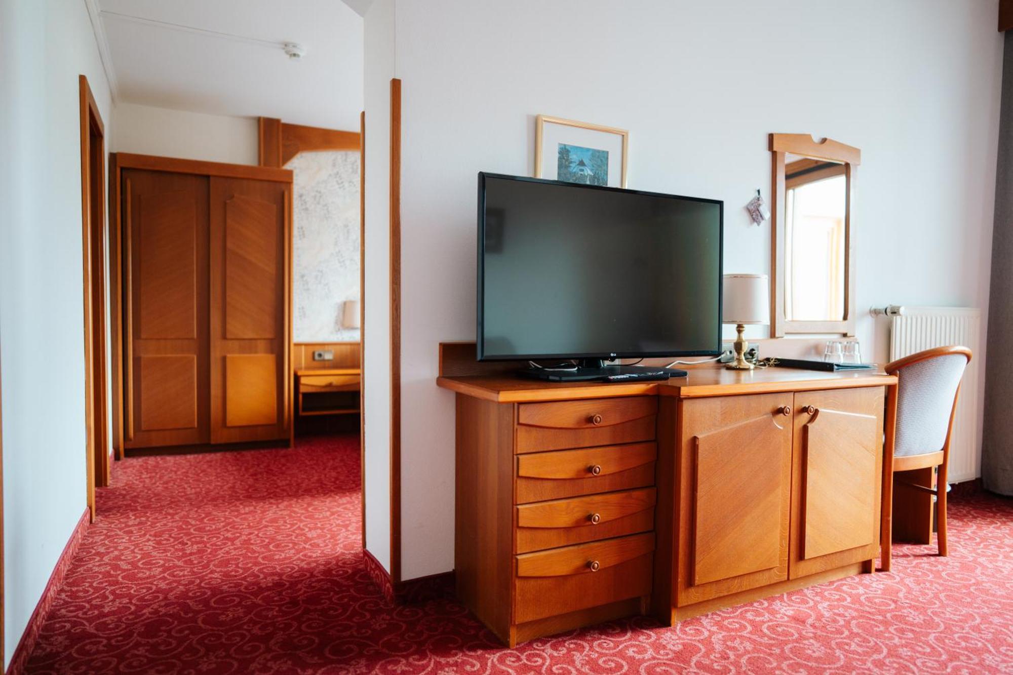 Seehotel Ressmann Дроболах ам Фаакерзее Екстериор снимка