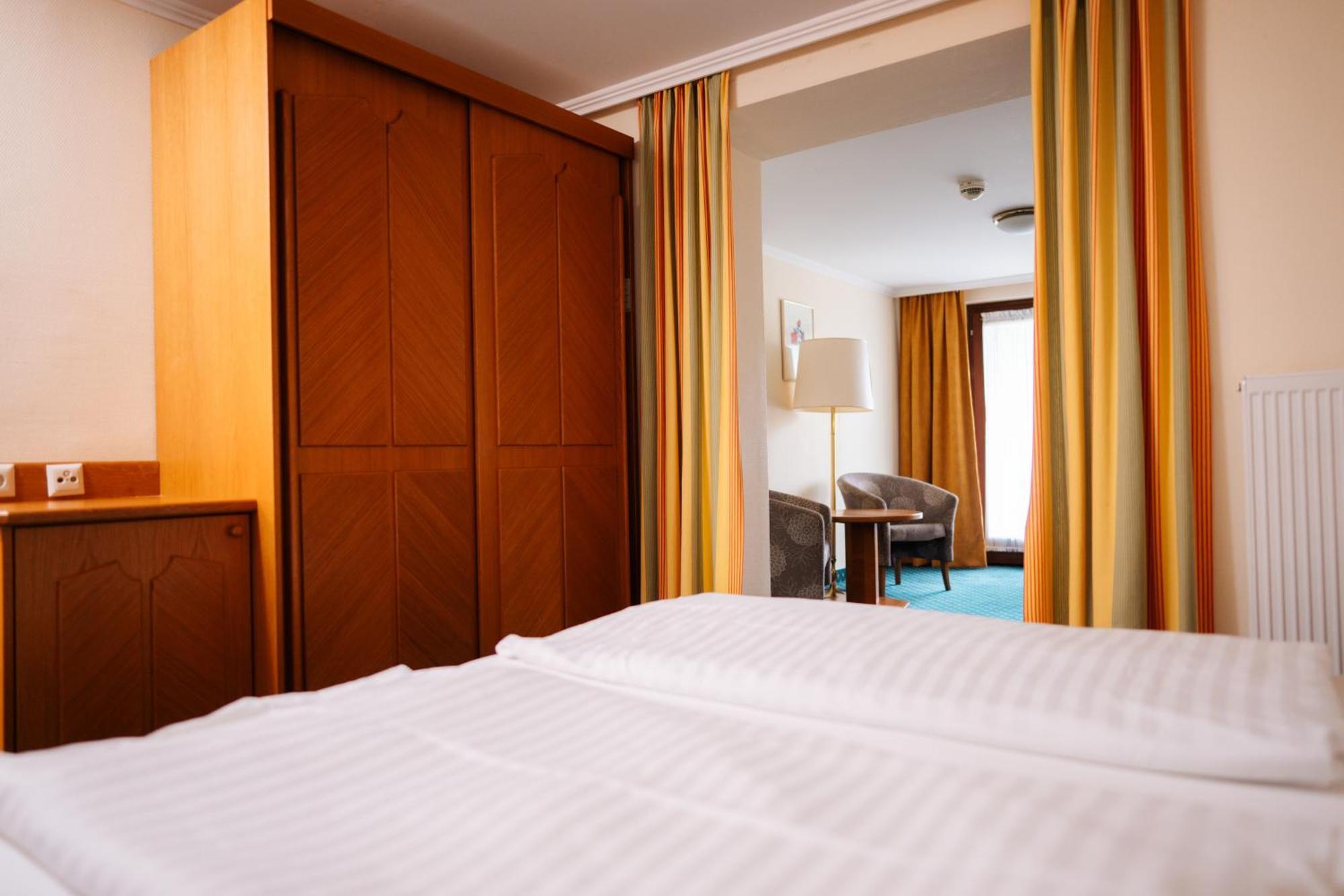 Seehotel Ressmann Дроболах ам Фаакерзее Екстериор снимка